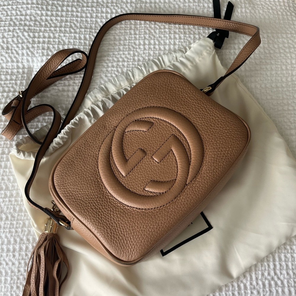 GUCCI 
Pebbled Calfskin Small Soho Disco Bag